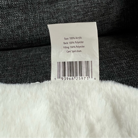 NWOT Member's Mark Plaid Faux Fur Decorative Pillow 20" x 20" - Picture 7 of 10